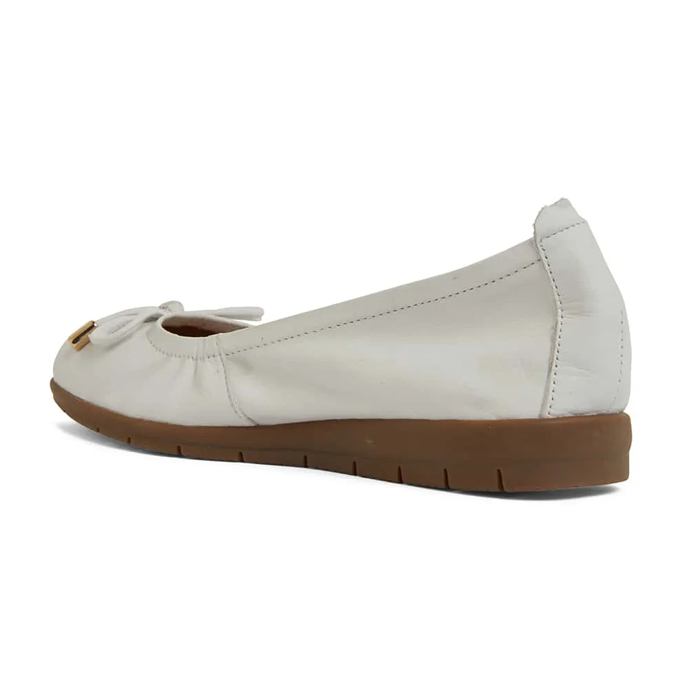 Barton Flat in White Leather