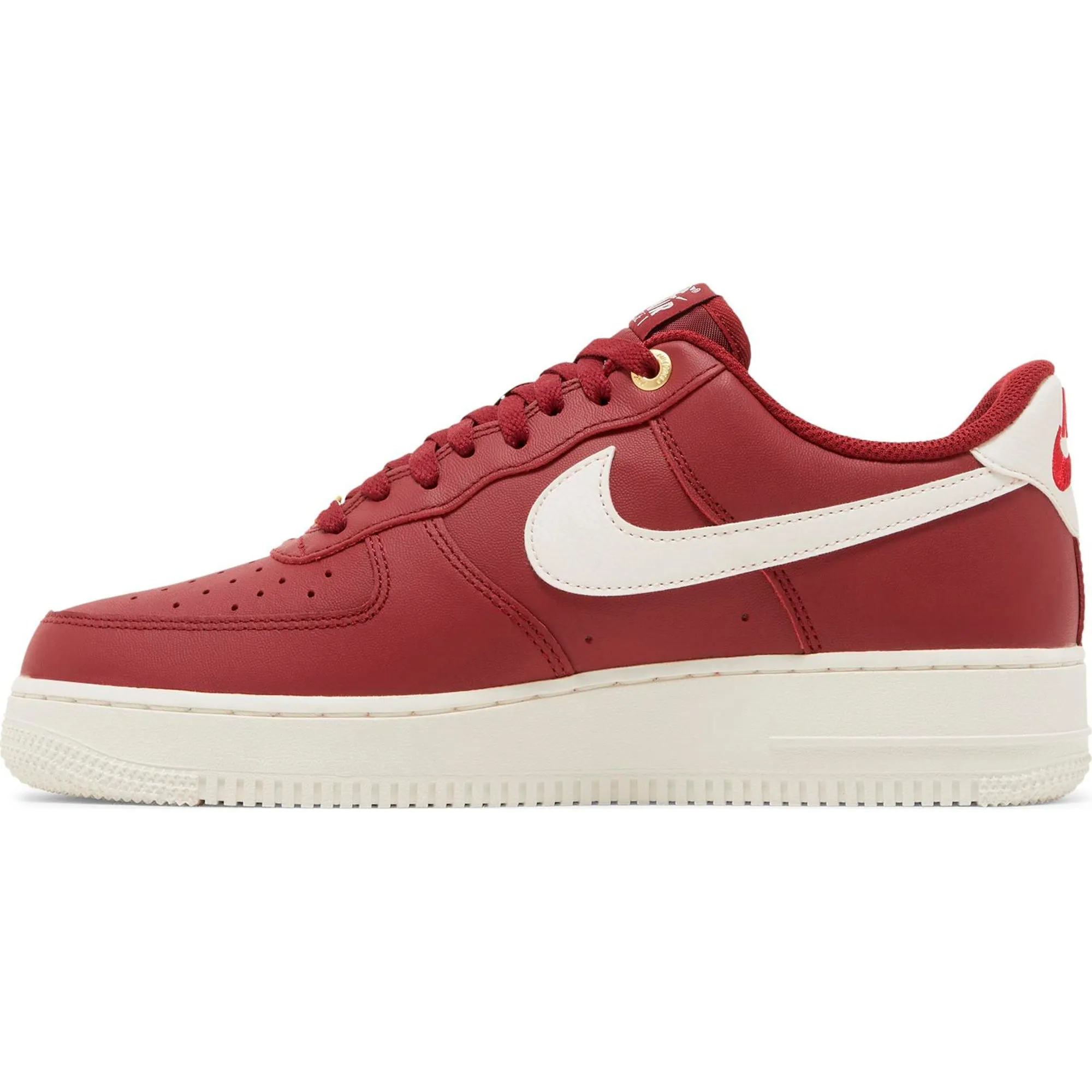 Nike Air Force 1 07 sneakers, red